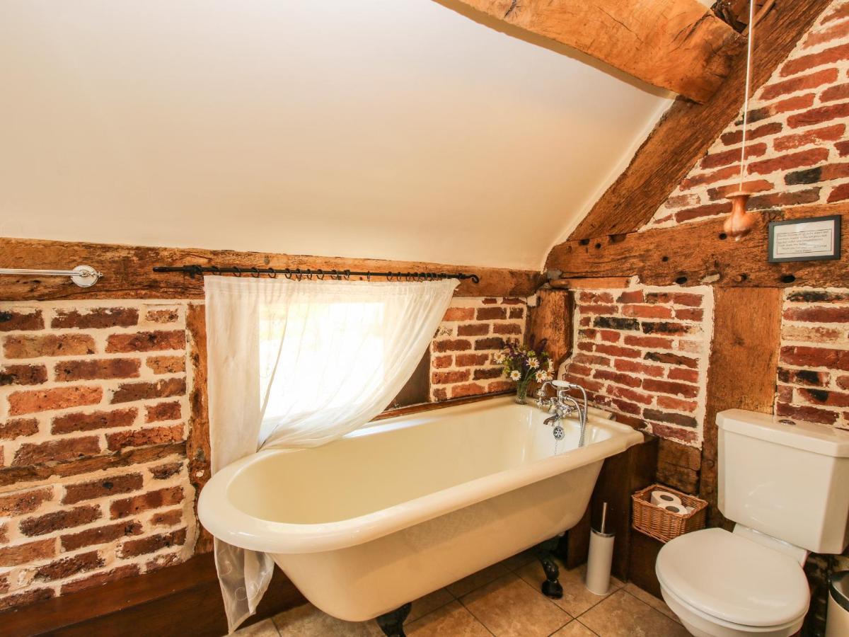 The Olde Cow House Villa Hughley Eksteriør bilde
